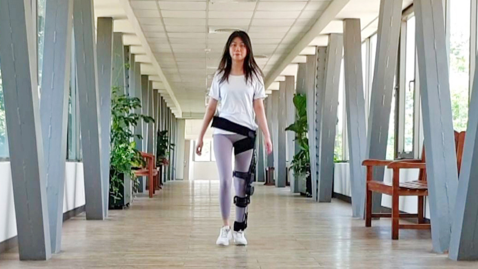 Featuring real-time feedback, KneeBO offers precise adjustments in support strength tailored to users’ needs and injury conditions.