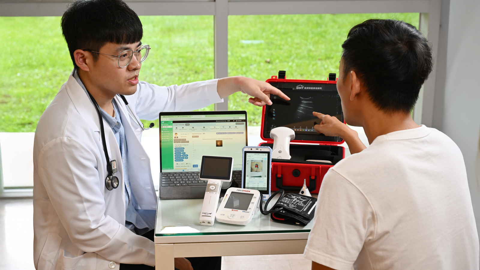  iMAS provides patients in remote areas with convenient access to medical care.