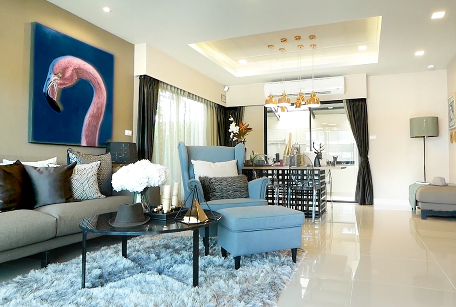 Zero-energy, thermochromic paintings create a soothing atmosphere and foster a friendly environment.